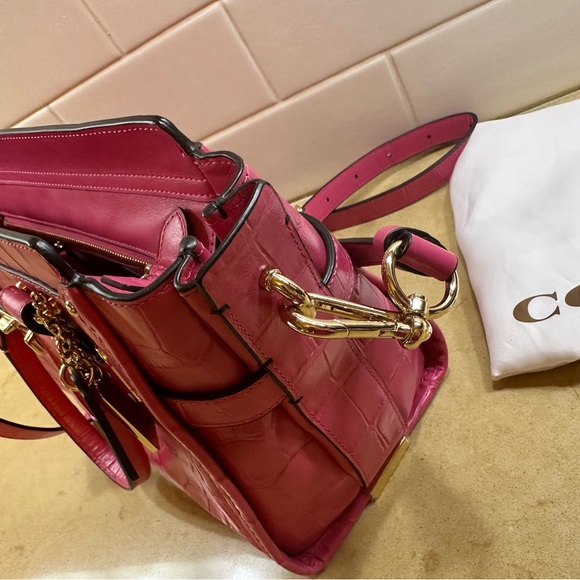 NWT Coach Swagger 27 Dahlia Pink Croc-Embossed crossbody purse/satchel. - Picture 10 of 12